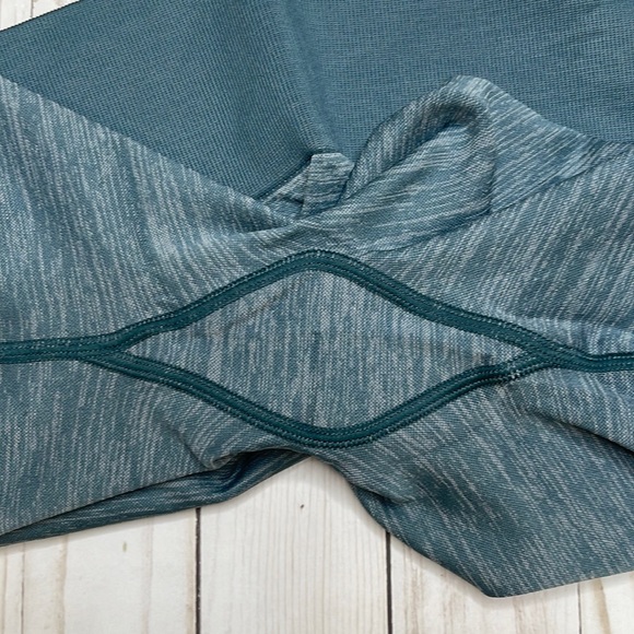 NWT. Pursue Fitness ADAPT seamless shorts.  Size MEDIUM.  Color: Slate Blue - Picture 8 of 11